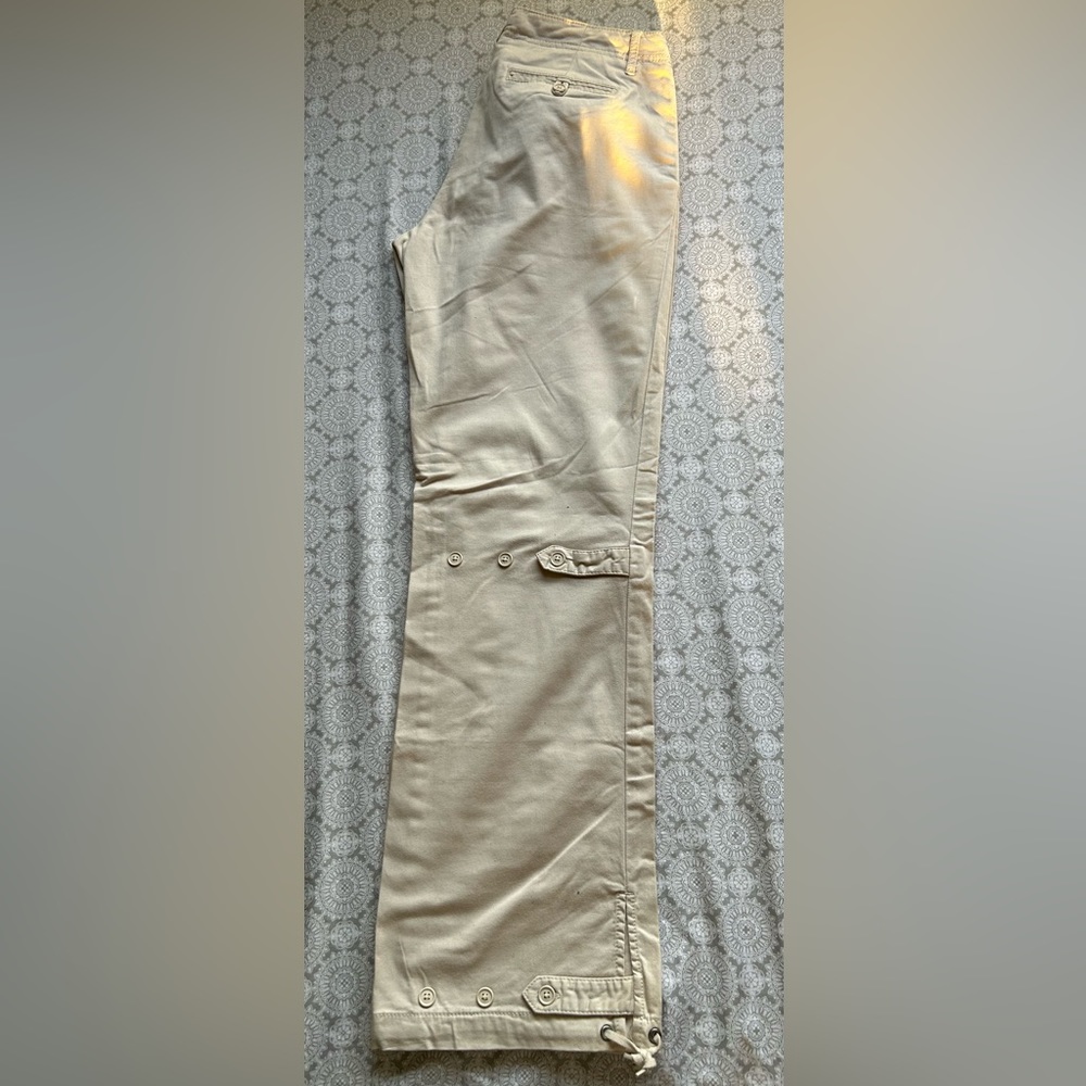 Vintage Gap jeans with an adjustable strap waist and beautiful button details!